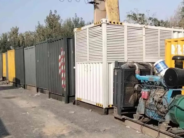 市南200KW柴油发电机机组每小时油耗是多少？